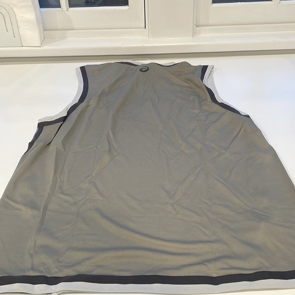 NWT. Men’s ASICS Running Shirt. Medium - Picture 3 of 4